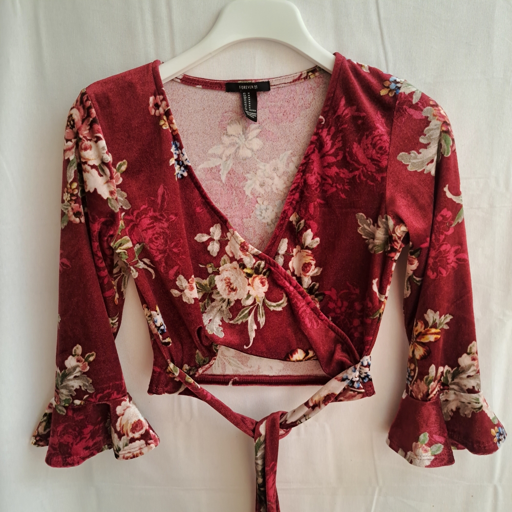 Forever 21 Burgundy Floral Velvet Wrap Crop Top Bell Sleeve Medium‎